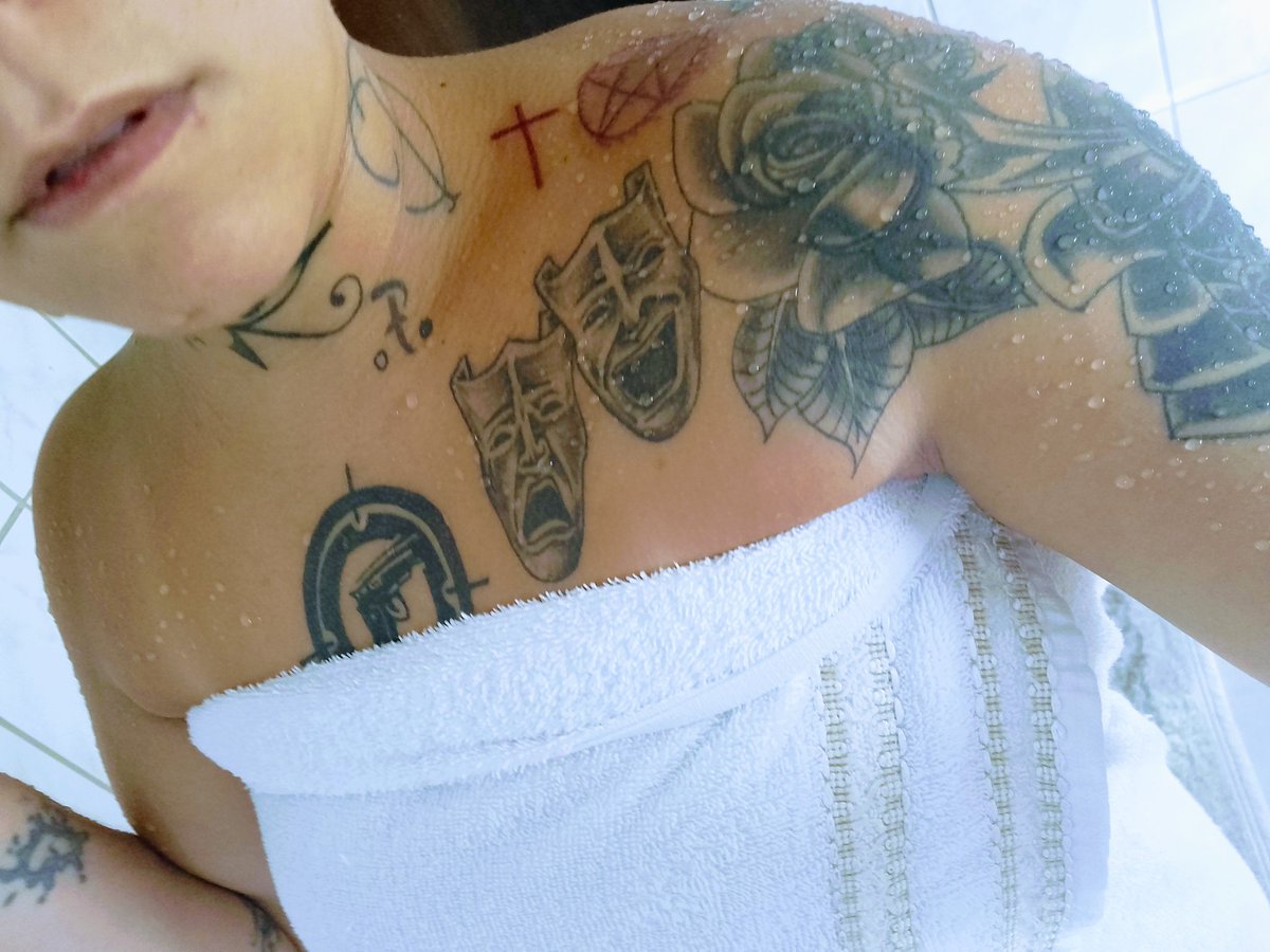 lira_sobra91568's tweet photo. Hj eu já Beijei 🫂,mas não Fodi 🔥...
Pena 🪶! 
O #Fetiche   dele é #Ombros ...kkkk 😅
Vai entender 🙆🏻‍♀️.
#TattooGirl .
#TattooColourTH ,#tattoo ❤️‍🔥,#Girls2 ,
#BOYSPLANET ,#FridayVibes ,#Friday,
#FridayMotivation ,#FridayFunDay 🍺,
#Calor ,#Beyonce ,#FridayKiss ,
#Date ,#girls . https://t.co/xGb2HqfHry