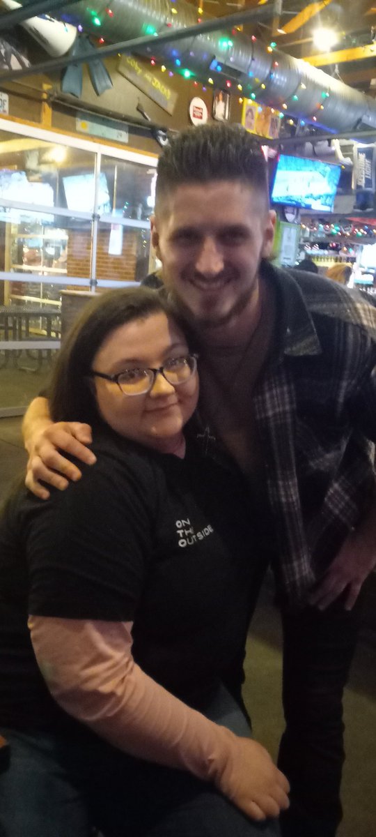 OTOisALight's tweet photo. A thread from the @otoofficial concert at @LexTinRoof last night!!🙂😍🎤🎤🎤🎤Me and my dad met and talked to them!!🙂They were so nice!!🙂 #OnTheOutside #Ousiders https://t.co/JPOmWMpFCI