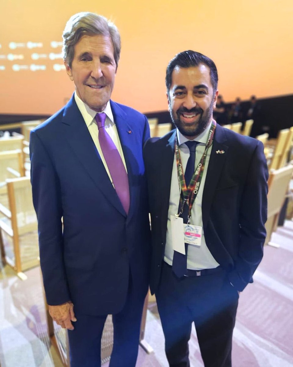 During the Edinburgh Festival, I had the privilege to welcome @ClimateEnvoy @JohnKerry for @BeyondBorders__’s Scottish Global Dialogues lecture on the climate crisis. At #COP28, his compelling vision will help to drive forward urgent progress on climate action. #LetsDoNetZero