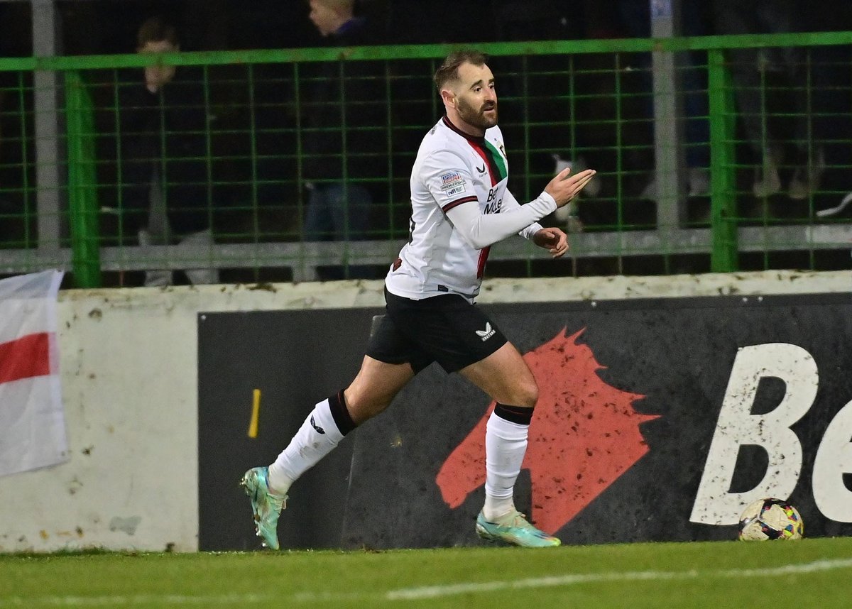 Working his magic tonight ✨

⚽ <a href="/nmcginn10/">Niall McGinn</a> 

#SportsDirectPrem