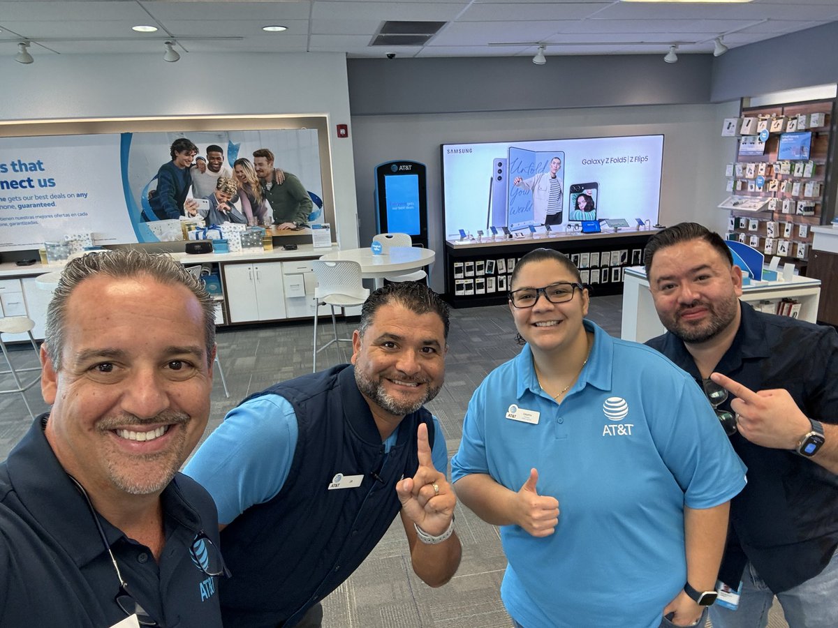 Starting the month off right with a Visit from our very own @jrluna11 and @eniggemann !! @FloridacityKat @DilmaZambrano_ @One_FLA #ATTLife 🔥🔥Great things coming!