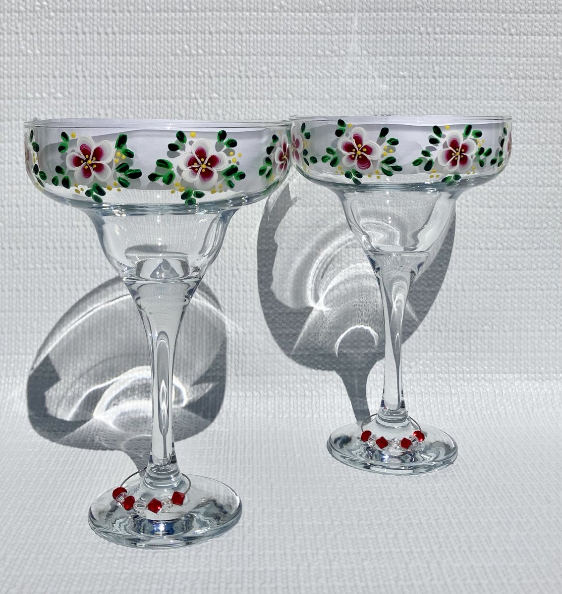 Hand painted margarita glasses etsy.com/listing/143304… #margaritaglasses #cocktailglasses #Christmasgiftidea #SMILEtt23 #mimosaglasses #CraftBizParty #etsygifts #etsyshop
