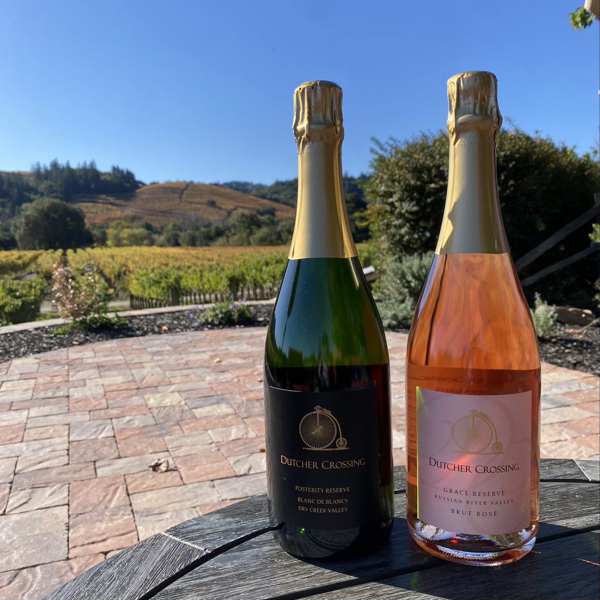 Whether you prefer Blanc de Blancs or Brut Rosé, no #NewYears celebration is complete without bubbles (if you're like us, you have one of each on hand). 🥂