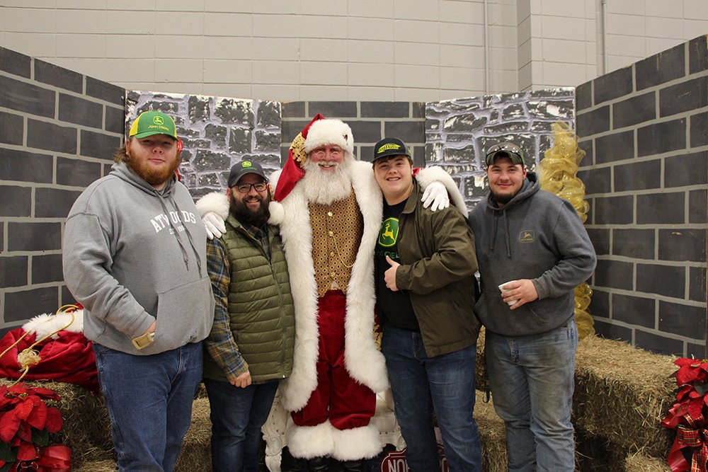 ASUBeebe's tweet photo. Last night, ASU-Beebe welcomed the campus community to the annual Tree Lighting Ceremony, presented by Eoff &amp; Associates Realty, Inc.

See more photos at: https://t.co/o9PBkatUbz

#ASUBProud https://t.co/yByiTWzWVQ