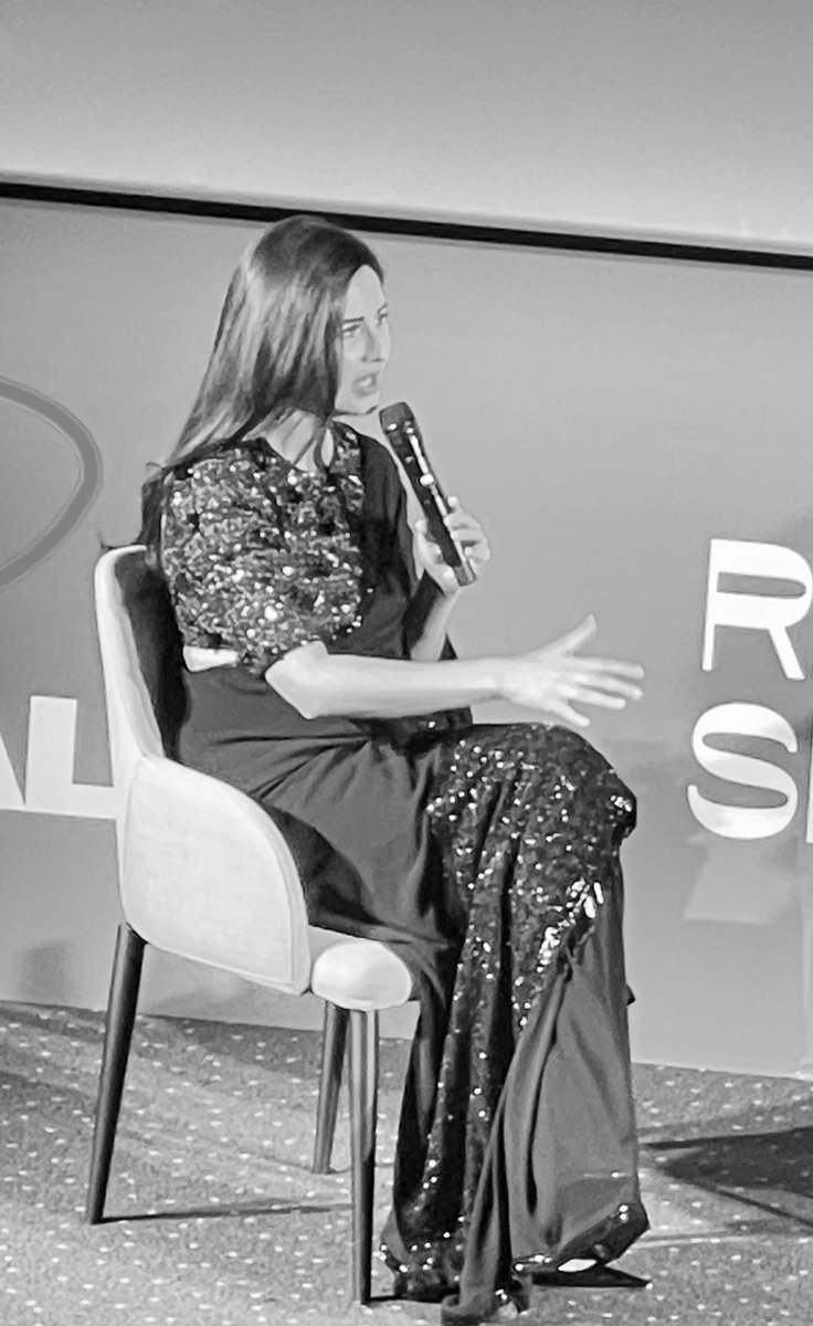 ishvika's tweet photo. @KatrinaKaifFB #KatrinaKaif in #Jeddah  #RedSeaFilmFestival #RedseaIFF She is elegant, classy and confident and stolen the show with shimmer Saree 😍 Felt proud moment being Indian 🇮🇳 Wishing Her best for #MerryChristmas #upcoming #movie https://t.co/6yRIOBWmpQ