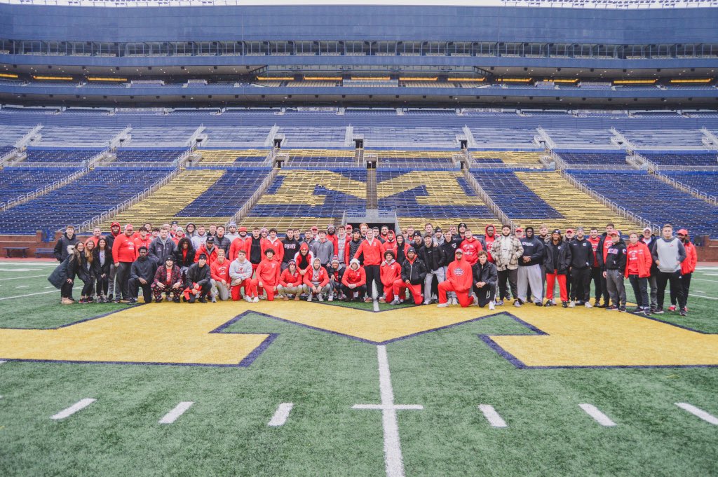 CortlandFB's tweet photo. Football looks a little different in December👀

A huge thank you to Connor Griffin ‘16, @UMich &amp; @UMichFootball for allowing us to stop by as we make our trip to Alma! 

Next stop, Elite 8🐉

#DragonRising | #Team118 https://t.co/8wQqrCbZ4T