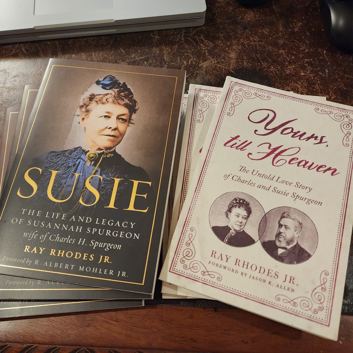 APilgrimsCoffer's tweet photo. 6 random Vol. I sermon pre-orders are going to get a signed @NITW1 @susiespurgeon1 book for free with their order.

Also: If we can hit some more pre-order goals, we're going to kick in some new 'old' APC Spurgeon goodies that you've never seen before—for every single pre-order...but we need your help! 

Repost and/or share to help us spread the update info. 🙌
