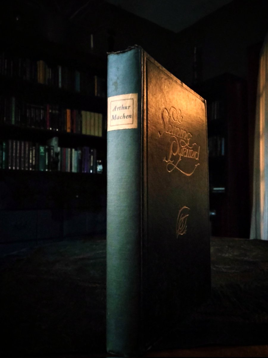 The Shining Pyramid by Arthur Machen, published by Covici-McGee in 1923. Limited to 850 numbered copies. A selection of Machen's tales & essays for the US market. This unofficial edition was produced by journalist, Weird Fiction advocate, & friend of Machen, Vincent Starrett. 1/4