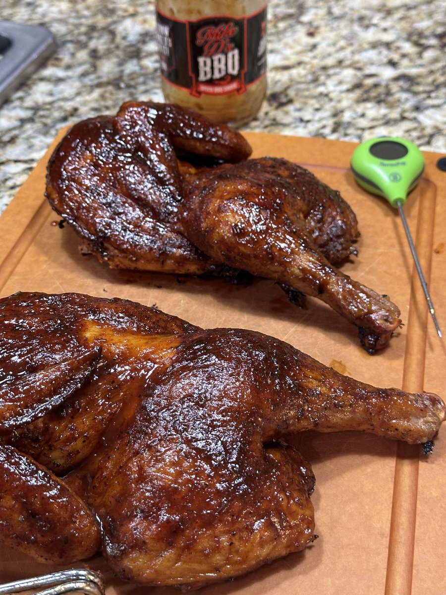 If you’re gonna smoke some BBQ chicken…. <a href="/MikeDsBBQ/">Mike D’s BBQ</a> #THROWSOMEDSONIT