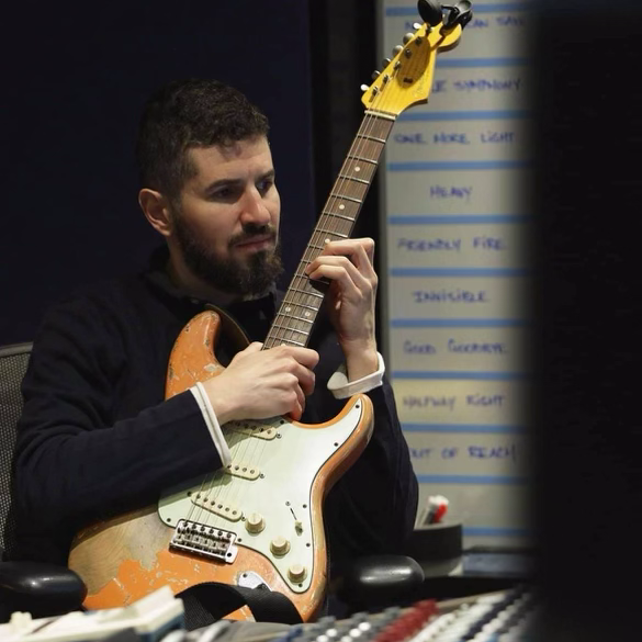 linkinpark's tweet photo. Happy Birthday BBB @BradDelson 
📷: Mark Fiore https://t.co/iBuNXWvHXx