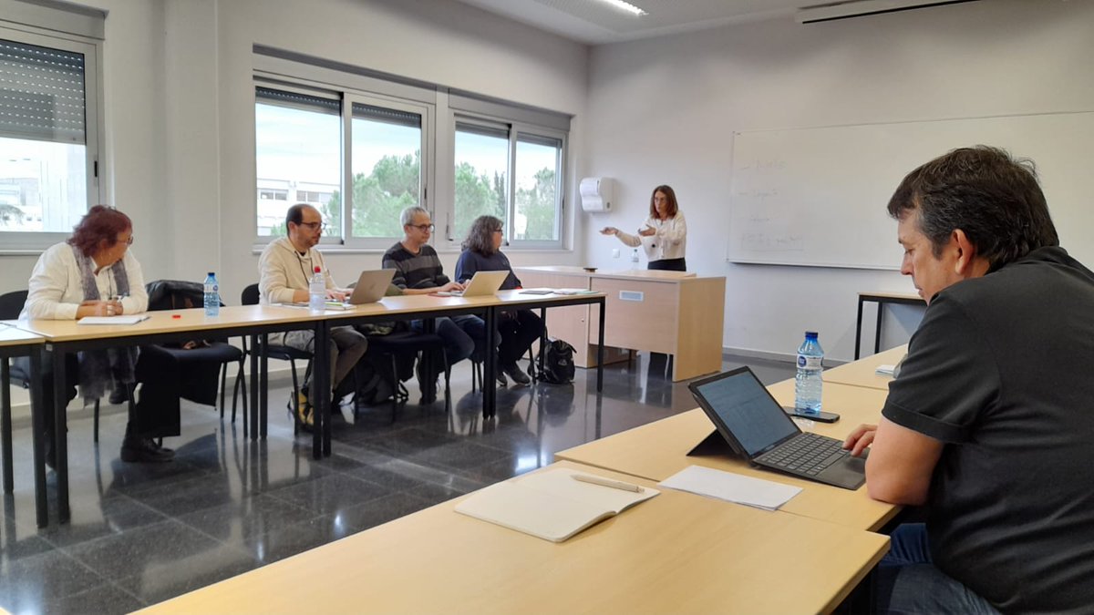 SLT_UPC's tweet photo. Els serveis lingüístics ens hem reunit per treballar en la millora de les convocatòries interuniversitàries d'exàmens de català conduents a l'obtenció de certificats oficials, especialment del nivell C1 per al professorat universitari. Bona col·laboració i bons acords! #CIFALC https://t.co/sQAqEAqEKG