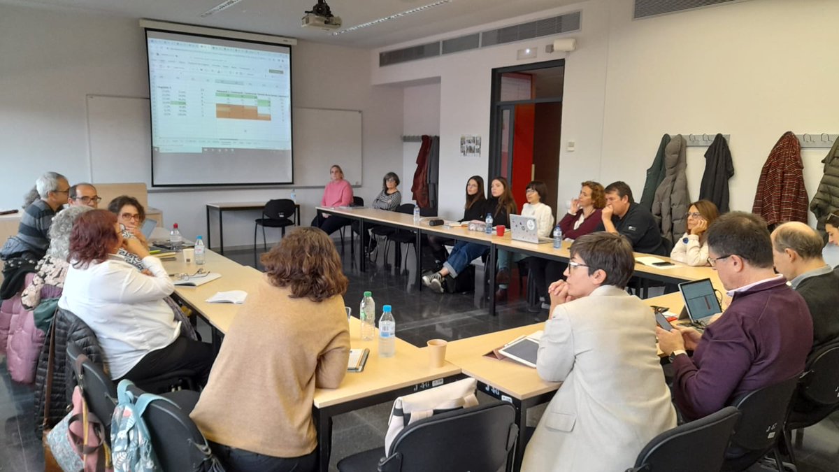 SLT_UPC's tweet photo. Els serveis lingüístics ens hem reunit per treballar en la millora de les convocatòries interuniversitàries d'exàmens de català conduents a l'obtenció de certificats oficials, especialment del nivell C1 per al professorat universitari. Bona col·laboració i bons acords! #CIFALC https://t.co/sQAqEAqEKG