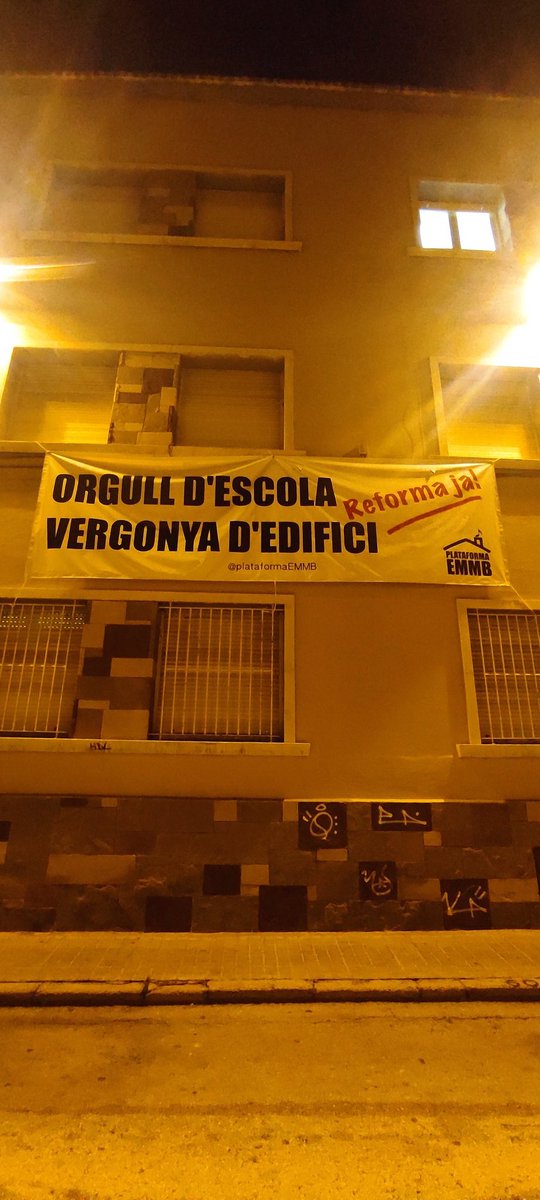 familiamaker's tweet photo. 🎸Orgull d'Escola 🎶 Vergonya d' @AjBadalona @Albiol_XG i resta de partits polítics de la ciutat. @plataformaemmb https://t.co/GurxuaRy7N