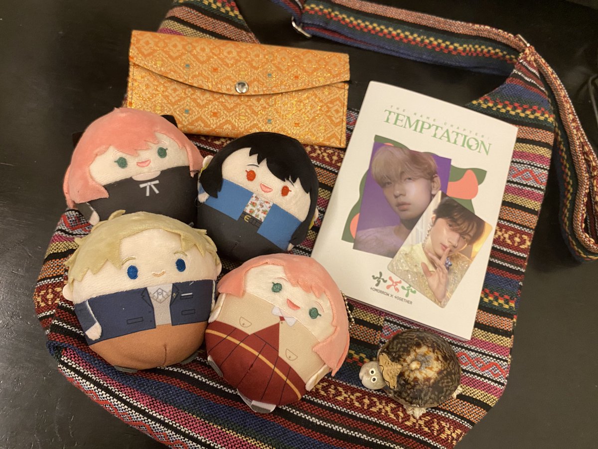 keundensada's tweet photo. thank you so much sa gifts, mother @notforrji, @maryahuyo, @_meowwei, @lihterji, @jventic0526 and @_shaneben!! huhuhuhuhu i love them so muchhhhh!! ipapamuseum ko to EME HHAHAHAHAHAHA alam na alam nyo paano ako kunin 🤩🫶 https://t.co/KhFLel6dvR