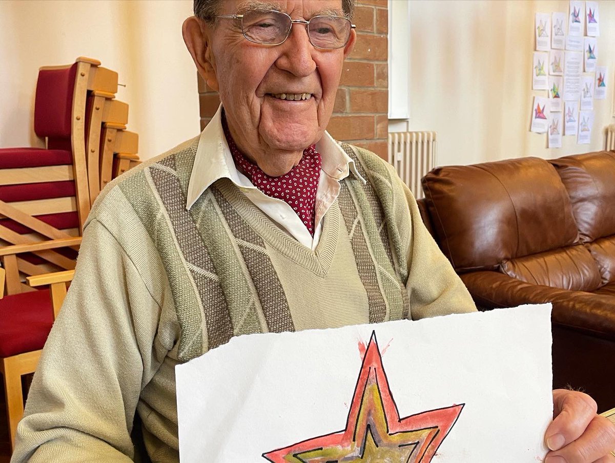 NewVisuality's tweet photo. Cultural Wellbeing with the good folk at Acomb Methodist Church. This week it’s all about Advent
Cartoons and the crackle of Christmas can be very cosy bedfellows.
More soon! Thanks to @cityyorkcouncil for the funding
https://t.co/G0tL0Q9Gyk
#intergenerationalart #art https://t.co/tzdICU7B3b