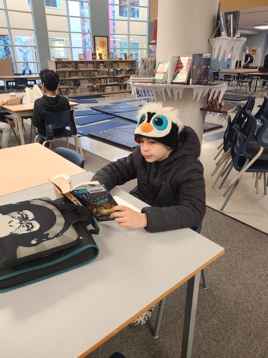 StJoes_LC's tweet photo. And now the Grade 8's have their turn! #Stopdropandread https://t.co/4yohuPqujx