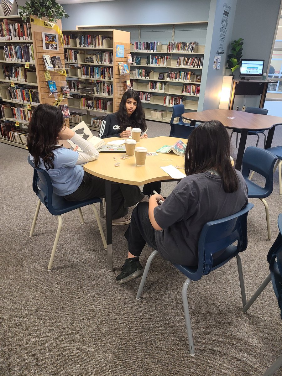 StJoes_LC's tweet photo. And now the Grade 8's have their turn! #Stopdropandread https://t.co/4yohuPqujx
