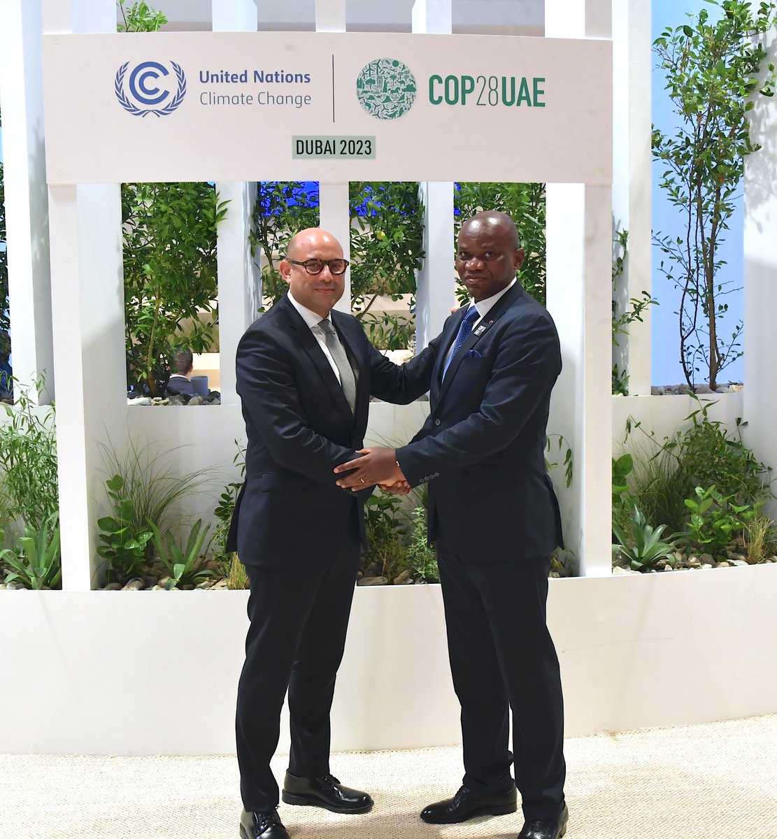 Cette première journée de la COP28 a été notamment l'occasion pour le Chef de l'État, le Général <a href="/oliguinguema/">Brice Clotaire Oligui Nguema</a> , d'échanger avec plusieurs de ses homologues, dont S.E. <a href="/Macky_Sall/">Macky Sall</a>, Président de la République du Sénégal ainsi qu'avec des personnalités telles que Simon Stiell,