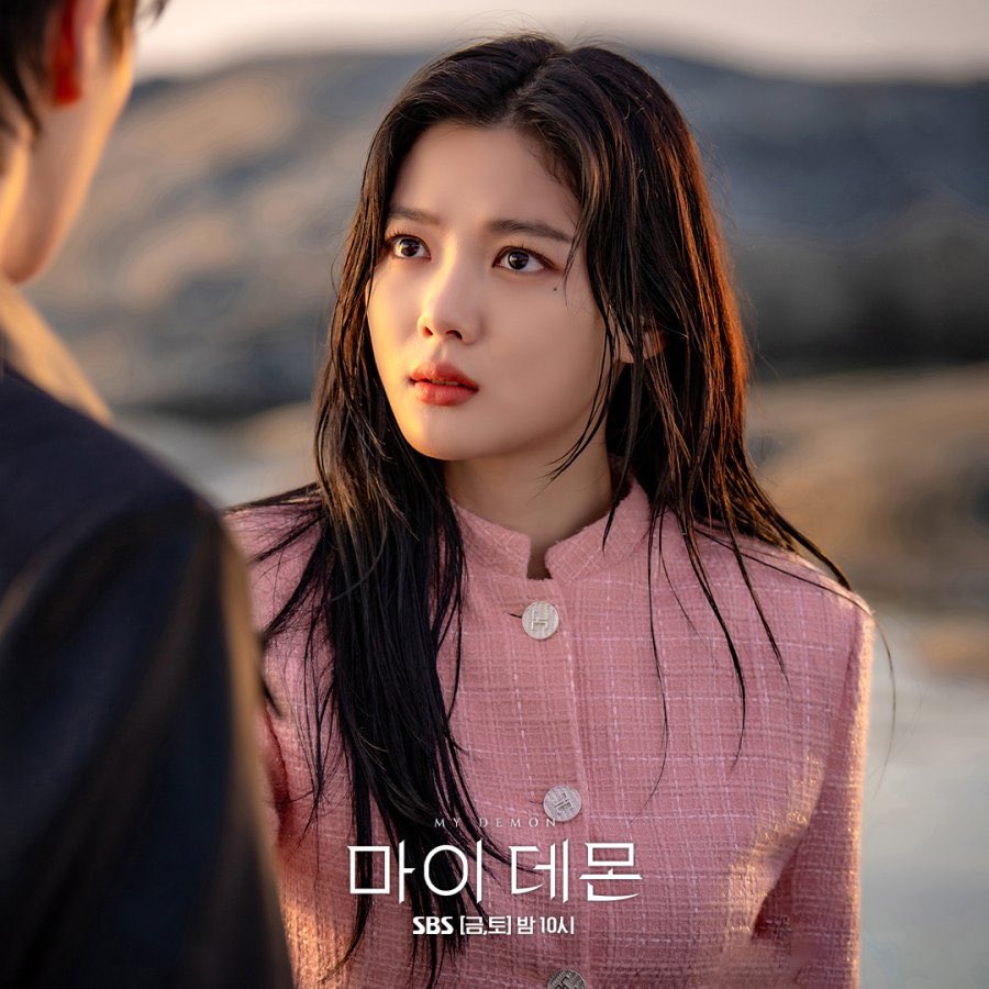KORCinema's tweet photo. 🎞️ #MyDemon 
📅 2023
🇰🇷 Güney Kore
🗂️ Bölüm Sayısı: 03/16
🍿 İndirme Dosyası: 616MB 1080p

3. Bölüm eklenmiştir, keyifli seyirler…

https://t.co/bBPCj5fqJS

#MyDemonEp3 https://t.co/w5auqhK71u