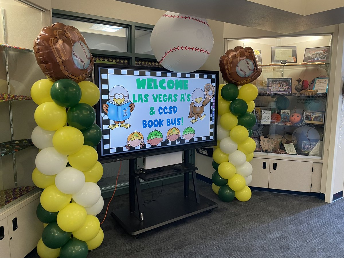 ClarkCountySch's tweet photo. A fun day for the students at Ruben P. Diaz Elementary School. The @Athletics and @CCSDEngage teamed up for a #12DaysofRecognition event that provided students with books and some A’s gear. https://t.co/E8e7AzUjnl