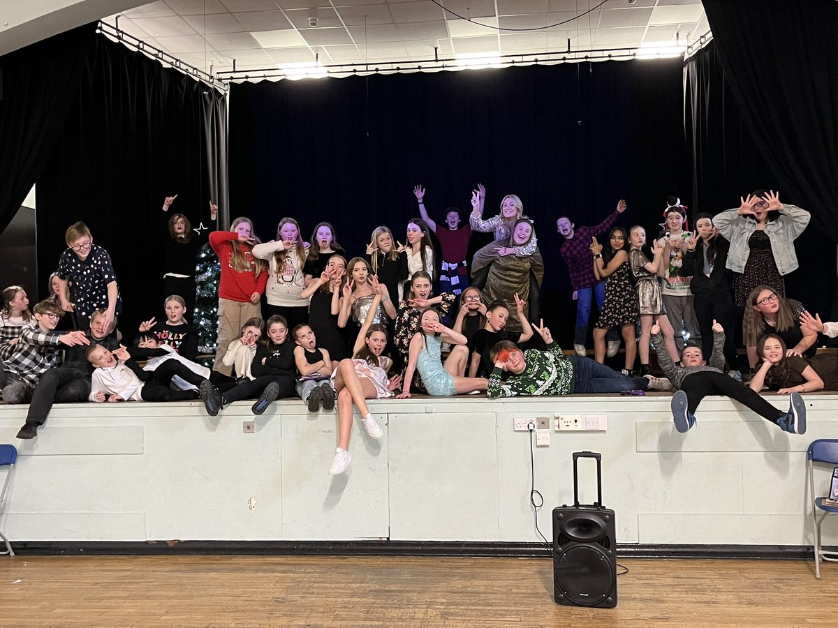 P7 XMAS PARTY!!! 🎅🏽🎄 

What a fantastic afternoon! 🥰🥰 @wqps_mrsbruce and I were so impressed with all the dance moves!!!💃🏼🕺🏼 <a href="/WestquarterPrim/">Westquarter Primary</a>