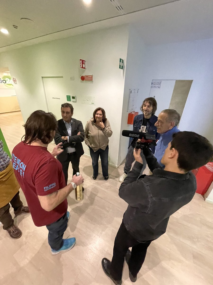 BaldiDario's tweet photo. Quella volta in cui Lucia Annunziata si confrontó con Filippo Champagne e Nevio lo Stirato.

@LaZanzaraR24 @DAVIDPARENZO https://t.co/28PXcS3CAE