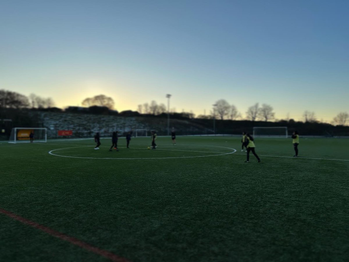 EssaHealth's tweet photo. 🌟YEAR 8 GIRLS INTERHOUSE🌟
A great evening with our year 8 girls competing in their football interhouse competition! ⚽️
Well done to our overall winners - BELMONT 👏🏆
Eyes peeled for the table 🔜!!
#teamessa #healthfaculty #allwillsucceed #allwillbehealthy 💚💛 https://t.co/WNvvcsupCS