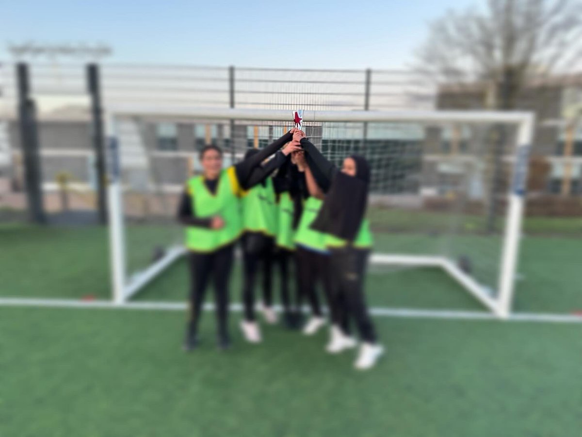 EssaHealth's tweet photo. 🌟YEAR 8 GIRLS INTERHOUSE🌟
A great evening with our year 8 girls competing in their football interhouse competition! ⚽️
Well done to our overall winners - BELMONT 👏🏆
Eyes peeled for the table 🔜!!
#teamessa #healthfaculty #allwillsucceed #allwillbehealthy 💚💛 https://t.co/WNvvcsupCS