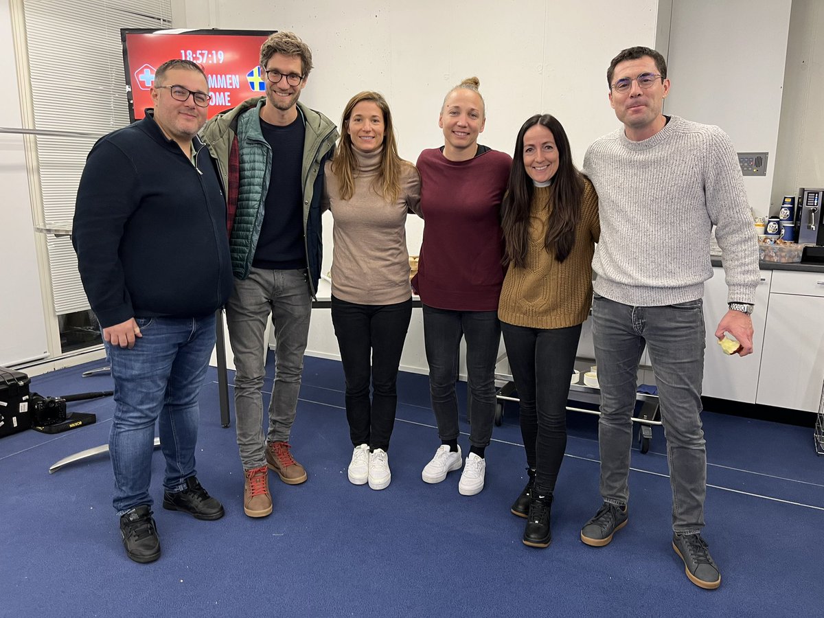 Seraina Degen (@serainadegen) on Twitter photo Geballte Ladung Expertise mit total 327 Länderspielen für #SUISWE: Sandy #Maendly, <a href="/GagaThalmann/">Gaëlle Thalmann</a> Martina #Moser + meine werten Kollegen Antonio d‘Autilia @Koenigohnei @ScolaFred
@srfsport <a href="/RTSsport/">RTS Sport (compte archivé)</a> #RSI
📺⚽️ 19:40 SRFzwei Geballte Ladung Expertise mit total 327 Länderspielen für #SUISWE: Sandy #Maendly, <a href="/GagaThalmann/">Gaëlle Thalmann</a> Martina #Moser + meine werten Kollegen Antonio d‘Autilia @Koenigohnei @ScolaFred
@srfsport <a href="/RTSsport/">RTS Sport (compte archivé)</a> #RSI
📺⚽️ 19:40 SRFzwei