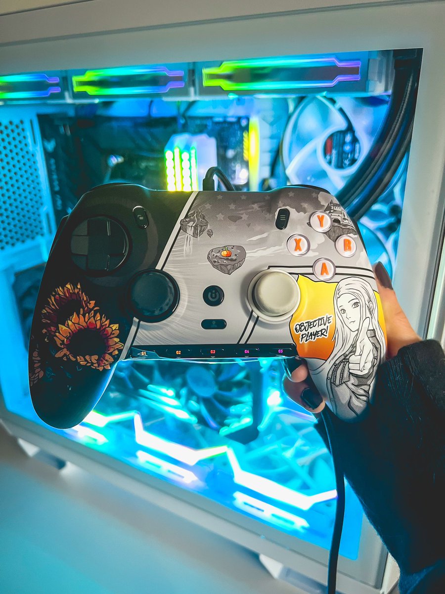 NoisyButters's tweet photo. could it be!? ANOTHER BOOTERY SCUF IN THE BOOTERS SCUF LINEUP!? 

booters design now available on the new @ScufGaming Envision Pro!!!! check it out if ya like 💙 (it has RGB omg)

https://t.co/m7on2fHLwH https://t.co/fq0rr0v8QK