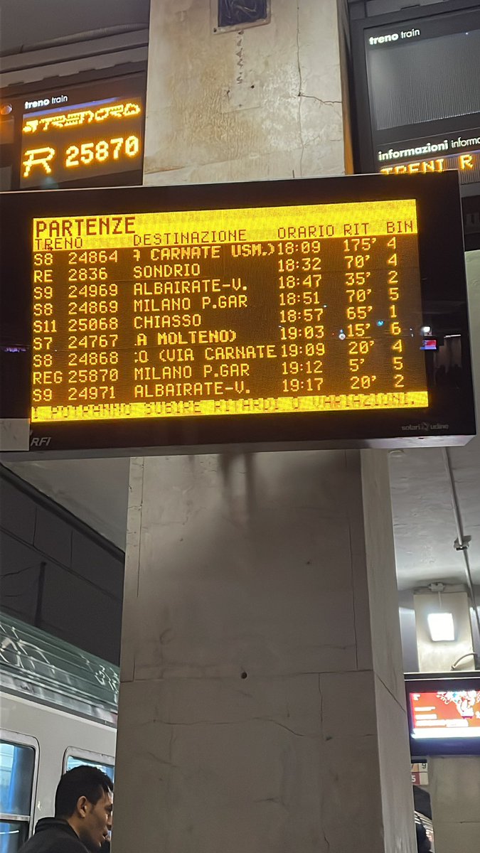 cochi_91's tweet photo. Bel servizio #trenord https://t.co/NcCqgSXv13