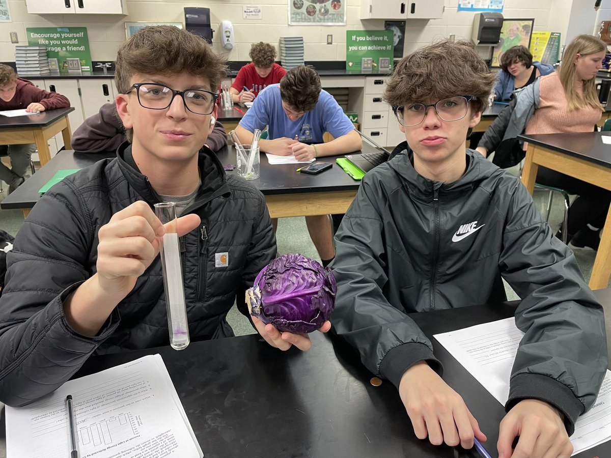 GlatzScience's tweet photo. Pigments do not make pigs breath smell better!  🤣  
They make Photosynthesis happen!  Our Biology classes enjoyed seeing plant pigments separating during our FUNDAY FRIDAY Paper Chromatography Lab!  GO COMETS!! https://t.co/J71ZSuWXm1