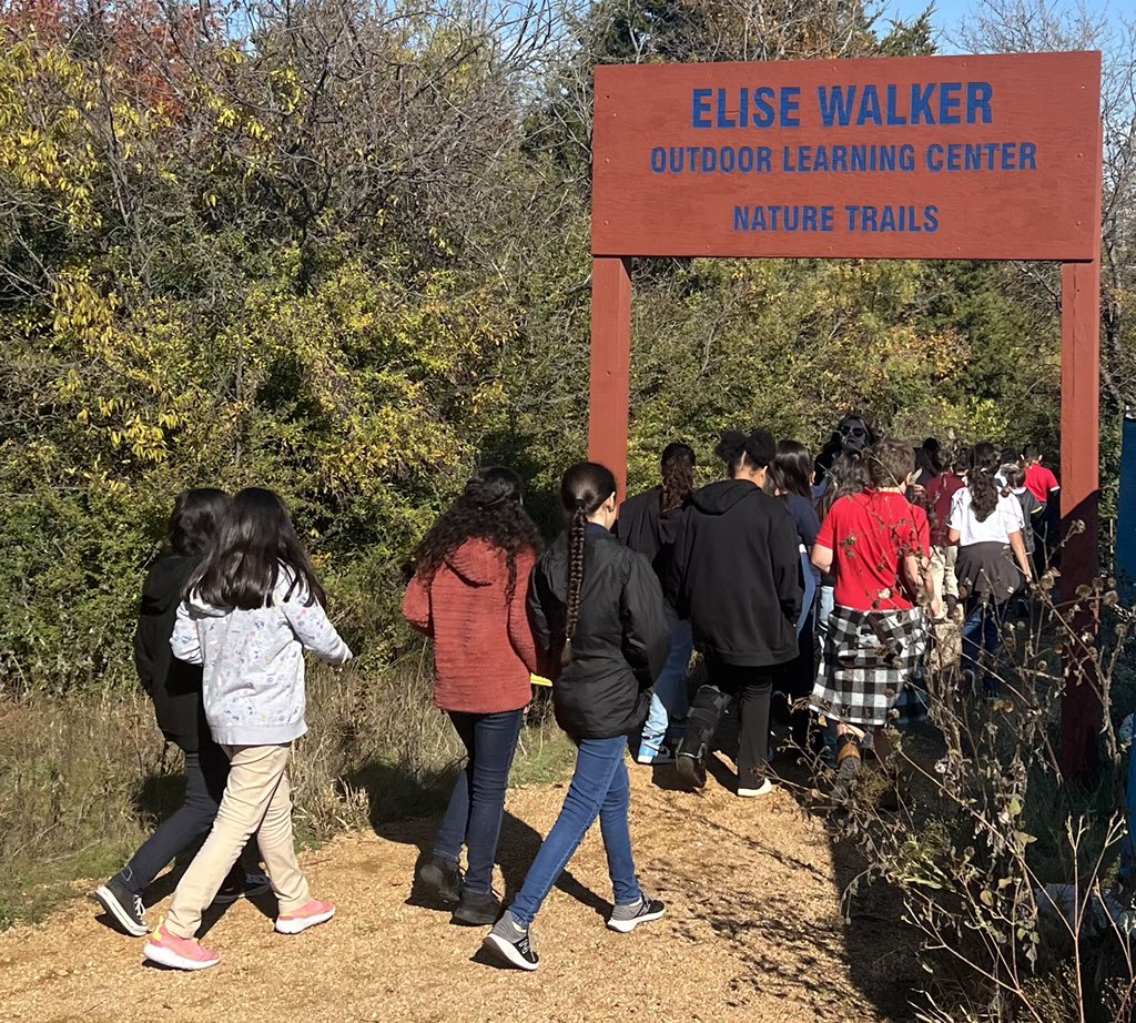 Outdoor learning ☀️ <a href="/elise_walkerolc/">Elise Walker OLC</a> #BeautifulDay <a href="/JohnRGood/">JohnRGood</a>