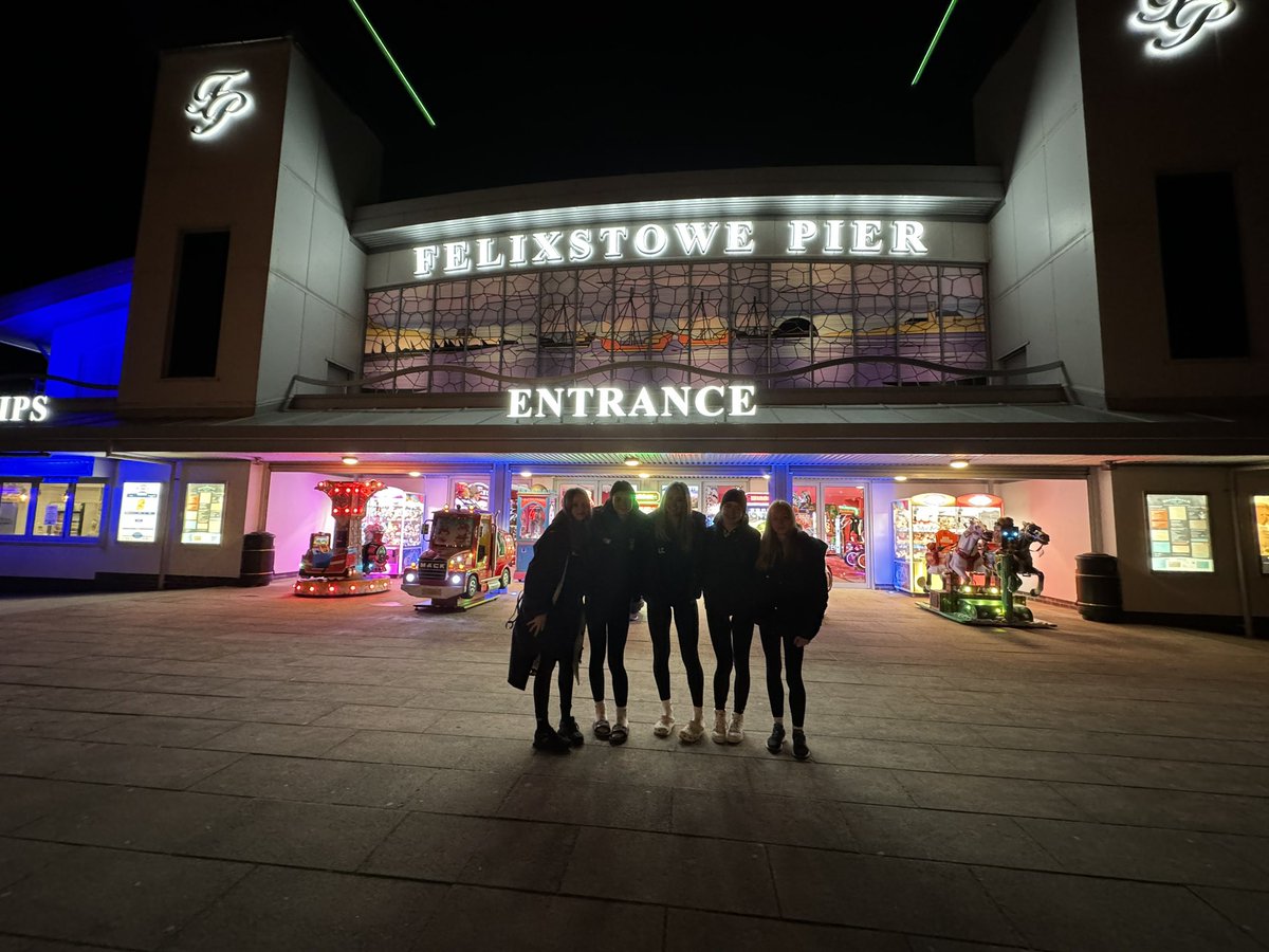 National Cross Country runners, arrived in Felixstowe 
🚌 🏃‍♀️ 🏃‍♀️🏃‍♀️🏃‍♀️🏃‍♀️🏃‍♀️💚💛