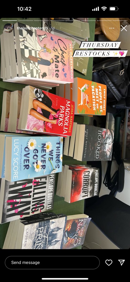 Simple2Luv's tweet image. I love reading 📖 ❤️