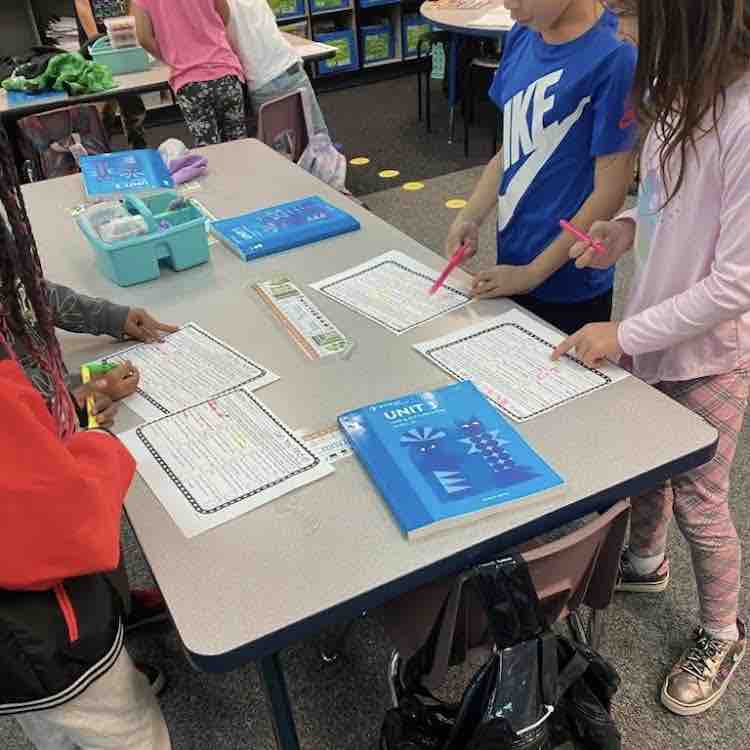 SundanceMustang's tweet photo. Find a friend 🫶
This is the way we do things in 1st grade - building reading comprehension skills AND social skills, all at the same time!

Students had to find a friend who could read and highlight the ch and sh words in the passage! #BESDgrowstogether https://t.co/yu1vCBKvly
