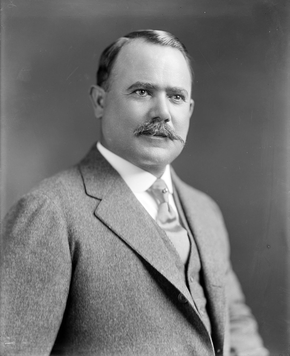 JVor100's tweet photo. Die mexikanischen Bundesstaaten San Luis, Potosi, Chihuahua, Michoacan und Tamaulipas erklären ihre Autonomie und bestreiten die Autorität der Bundesregierung. Staatspräsident Alvaro Obregón (Bild) lässt den Aufstand erfolgreich bekämpfen.
#HeuteVor100Jahren #1923LIVE #History https://t.co/PqqJsc8iGb