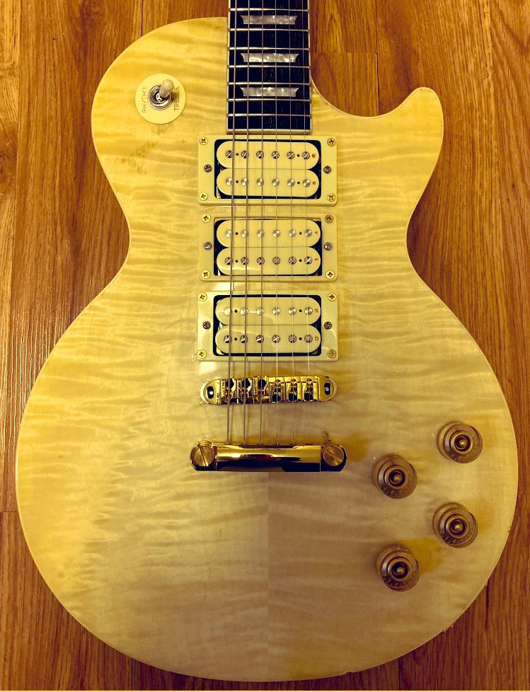 simplejamsYT's tweet photo. #flametopfriday
#lespaul #lespaulcopy #flametop
#lespaulstandard #luthiery #guitarist #guitar #guitarbuilding #guitarbuilder #guitarbuild #rocknroll #naturalfinish #mapletop #humbuckers #dimarzio #creamhumbucker #creampickups #naturalfinish #alnico5 #alnicov #alnico https://t.co/87qLVzhjFx