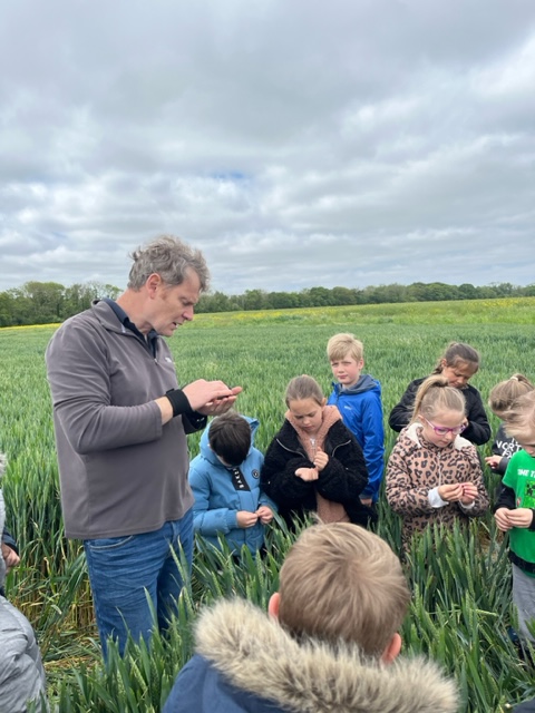 Food we eat matters for climate say world leaders. We must give every child first hand experience of food and farming to equip them to thrive <a href="/DefraGovUK/">Defra UK</a> Ed1 in SFI is critical <a href="/JanetHughes/">Janet Hughes</a> <a href="/educationgovuk/">Department for Education</a> <a href="/Minette_Batters/">minette batters</a> <a href="/CLAtweets/">Country Land & Business Assn</a> 
bbc.in/4a4MrHK