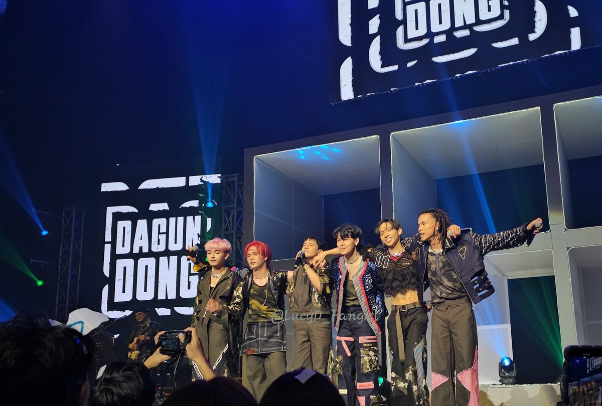 LucyD_Fangirl's tweet photo. Congrats @Official_ALAMAT  

Tunay ngang inyong isinapuso ang pagiging  mandirigma. 🤎

Take a bow...you deserve all the love and support. More concerts to come! 👏👏👏👏👏👏 https://t.co/M0x8uft0OC