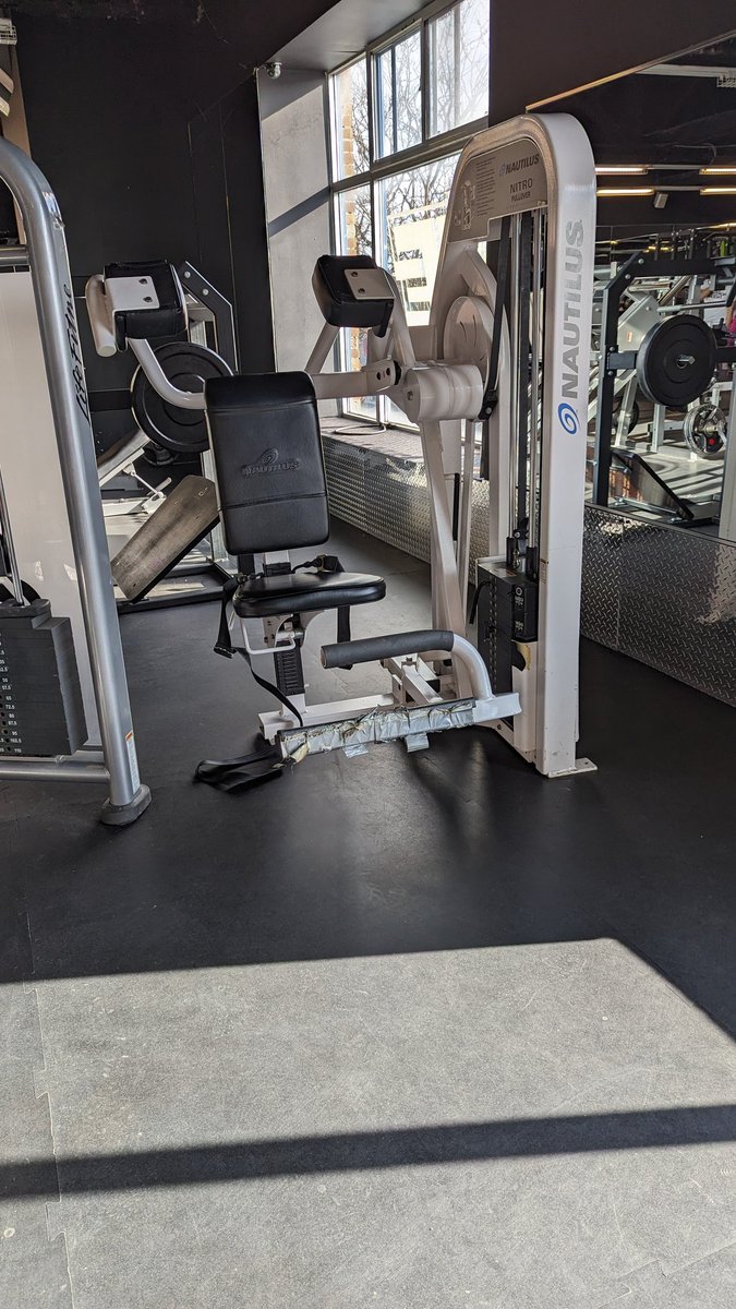 stefanjano0's tweet photo. @LandsharkRides Walking to the gym on a sunny day to perform lengthened partials on the 35 year old Nautilus pullover machine #sciencebasedlifter https://t.co/NQAEkT9YdM