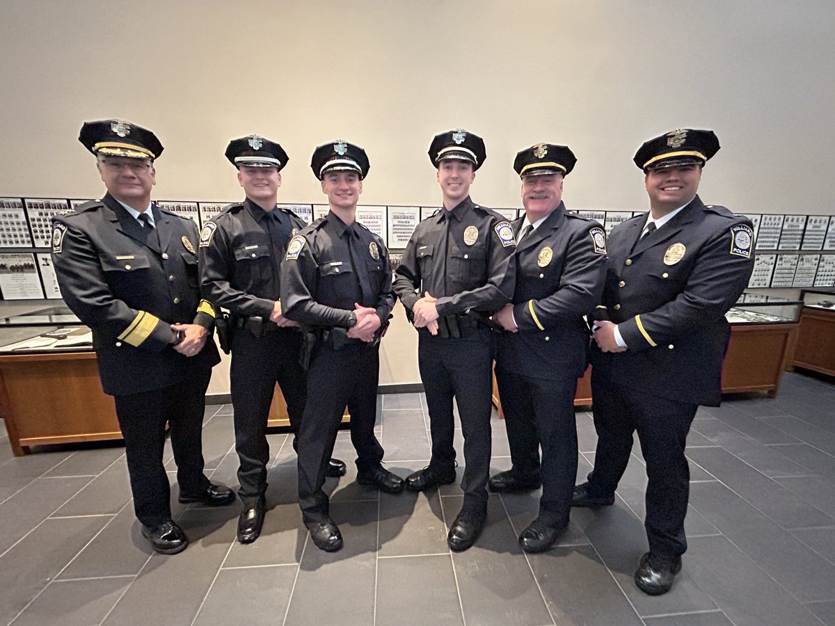 Congratulations to the new central Ohio police officers graduating from the CPD Academy. Nothing hard should be given it should be earned. @Hilliard_Police @ColumbusPolice @DublinPolice @NewarkPD_OH_PIO @DelCoSheriff
