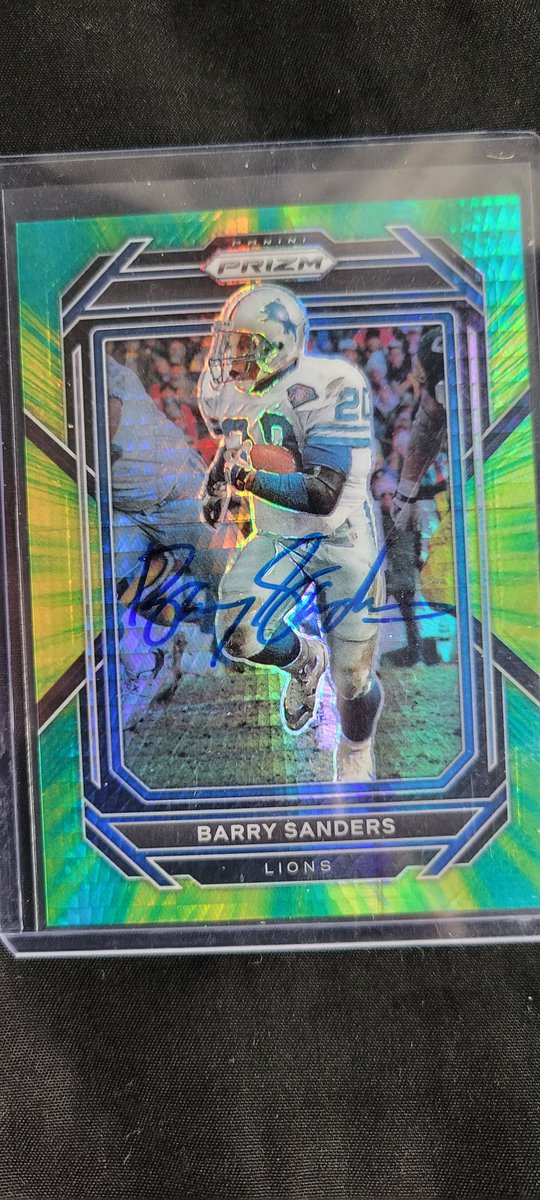 It arrived. Thank you so much to Barry and his team!!! @BarrySanders #ByeByeBarry
@PaniniAmerica