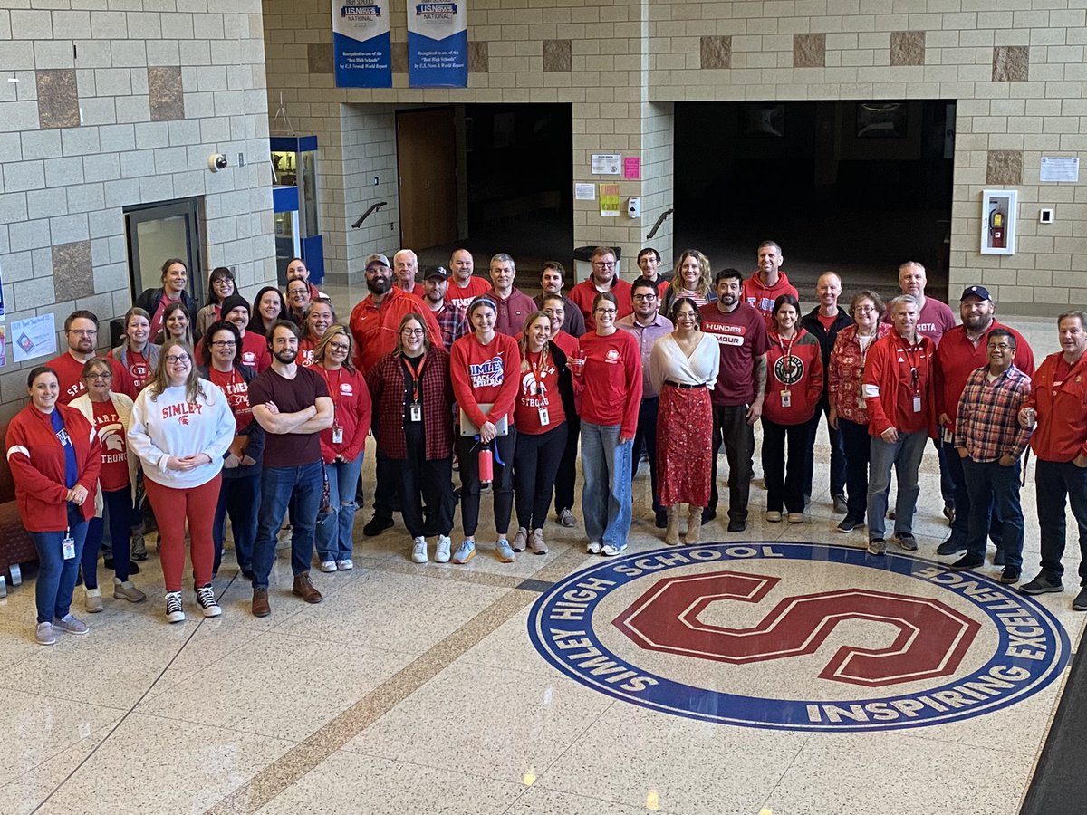 EDMNIGH1718's tweet photo. Simley staff organizing for public education! https://t.co/H9p7VcGNK3