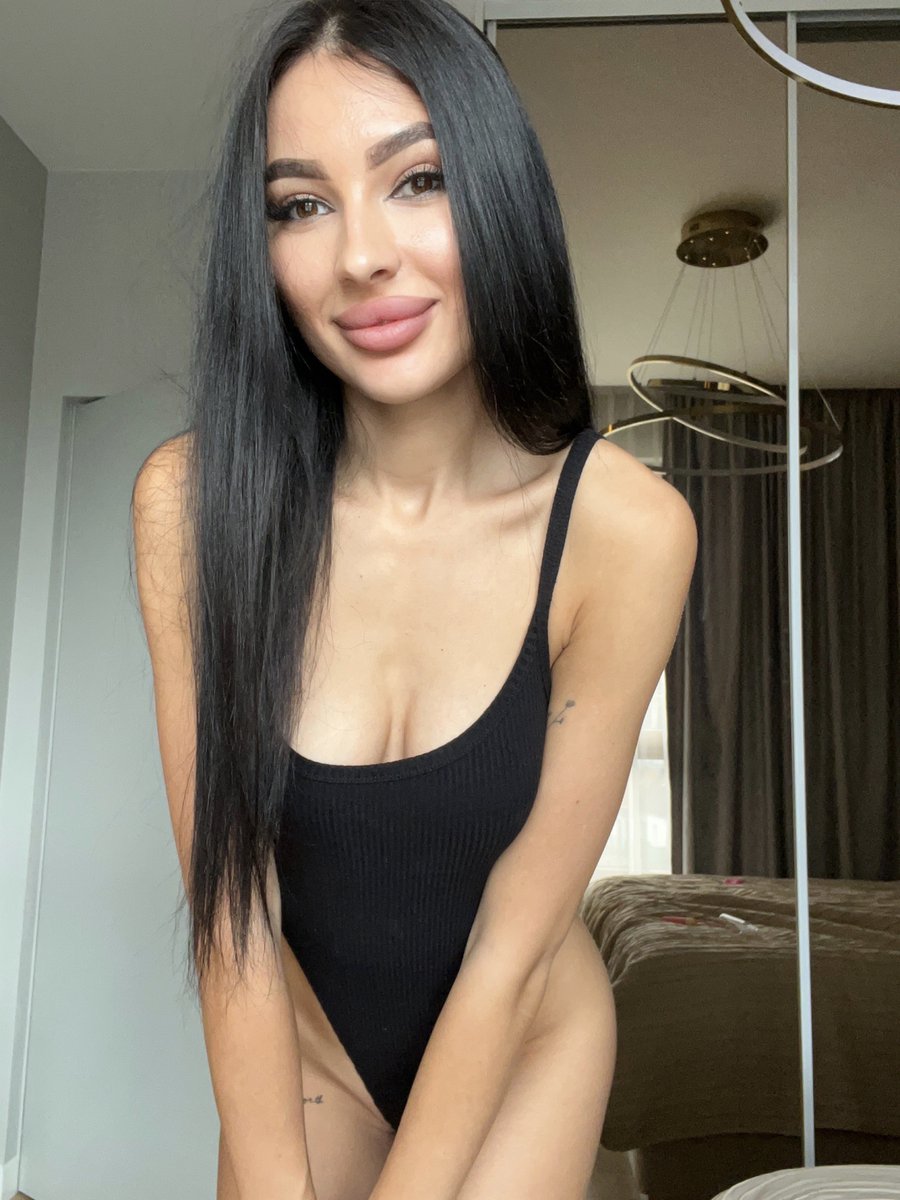 Hello, darling☺️
Have a good day and don't forget to smile often😘🥰
🖤 spicy content link in bio 🖤