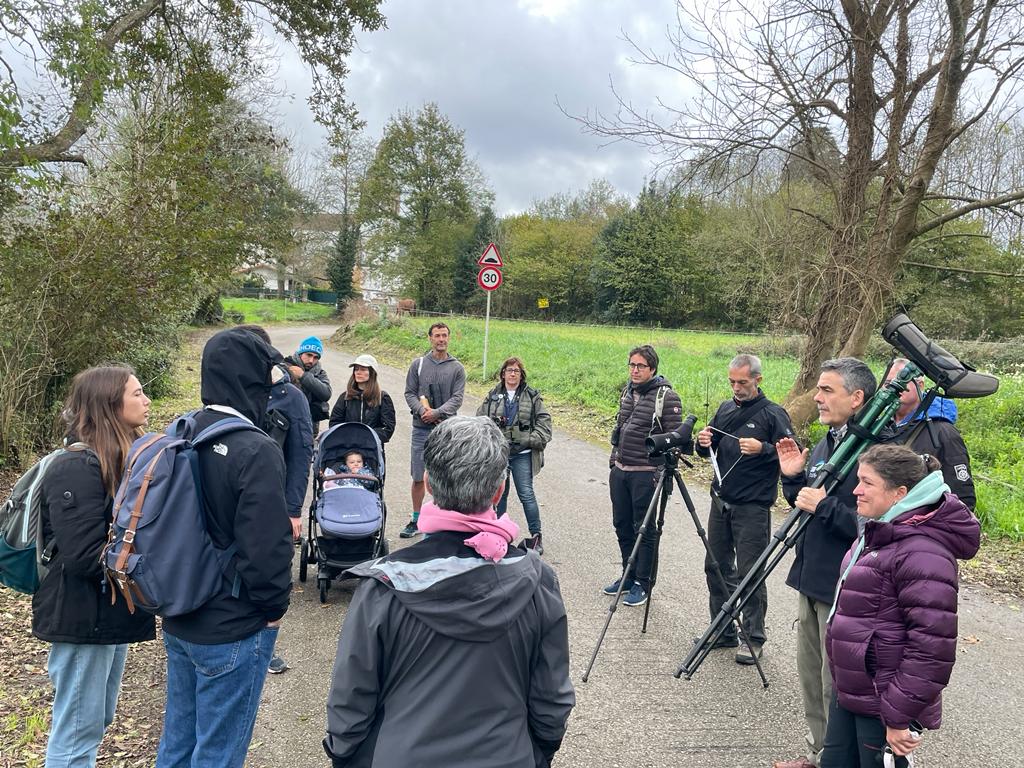 seo_castro's tweet photo. Fin de semana fantástico durante la celebración del curso de iniciación a la observación y el estudio de las aves en Liendo. 
¡Gracias a todas por vuestra participación, y al Ayuntamiento de Liendo por hacerlo posible!
https://t.co/A3VZ7qCxNN
@PIECantOriental @CantabriaEuropa https://t.co/U16ljfE71f