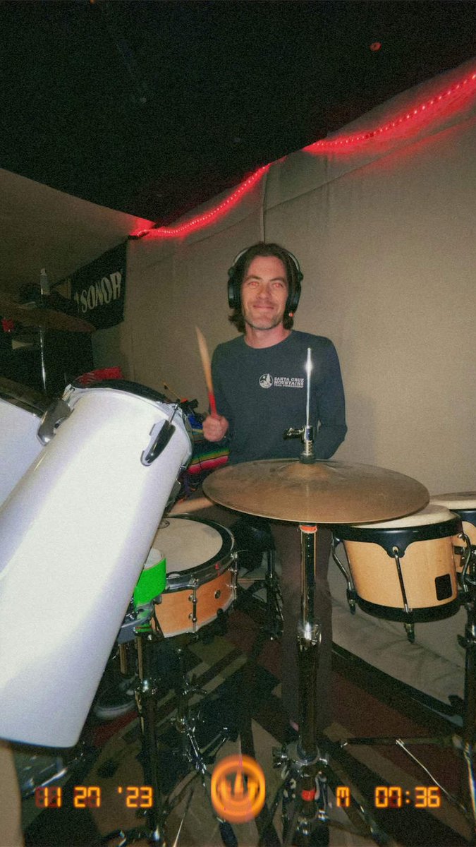 TalkieMusic's tweet photo. having a great time making a new album ❤️ https://t.co/ZGYTsho5FN
