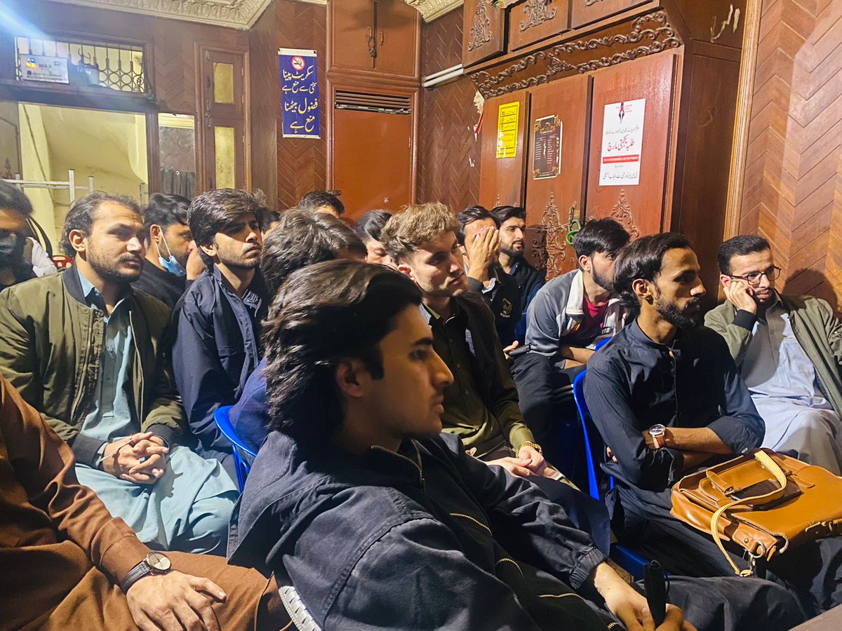 NaseemBinAziz's tweet photo. Exploring the Heart of Geopolitics at Anarkali's Khyber Tea Stall @RahimWazir5 delves into the Ongoing Tensions: Pakistan, Afghanistan, and the Refugee Dilemma.
#Study_Circle
#GCULahore
#Pashtun_Ravians
#GlobalInsight
#Pak_Afghan https://t.co/CzMINqlsYe