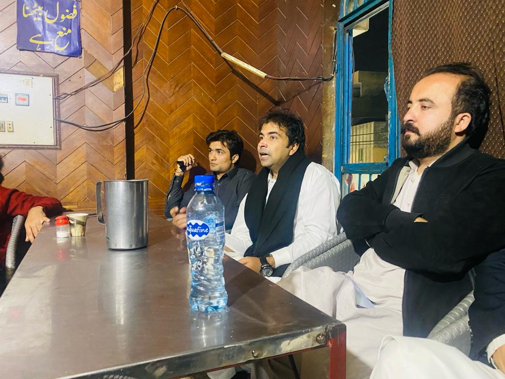 NaseemBinAziz's tweet photo. Exploring the Heart of Geopolitics at Anarkali's Khyber Tea Stall @RahimWazir5 delves into the Ongoing Tensions: Pakistan, Afghanistan, and the Refugee Dilemma.
#Study_Circle
#GCULahore
#Pashtun_Ravians
#GlobalInsight
#Pak_Afghan https://t.co/CzMINqlsYe