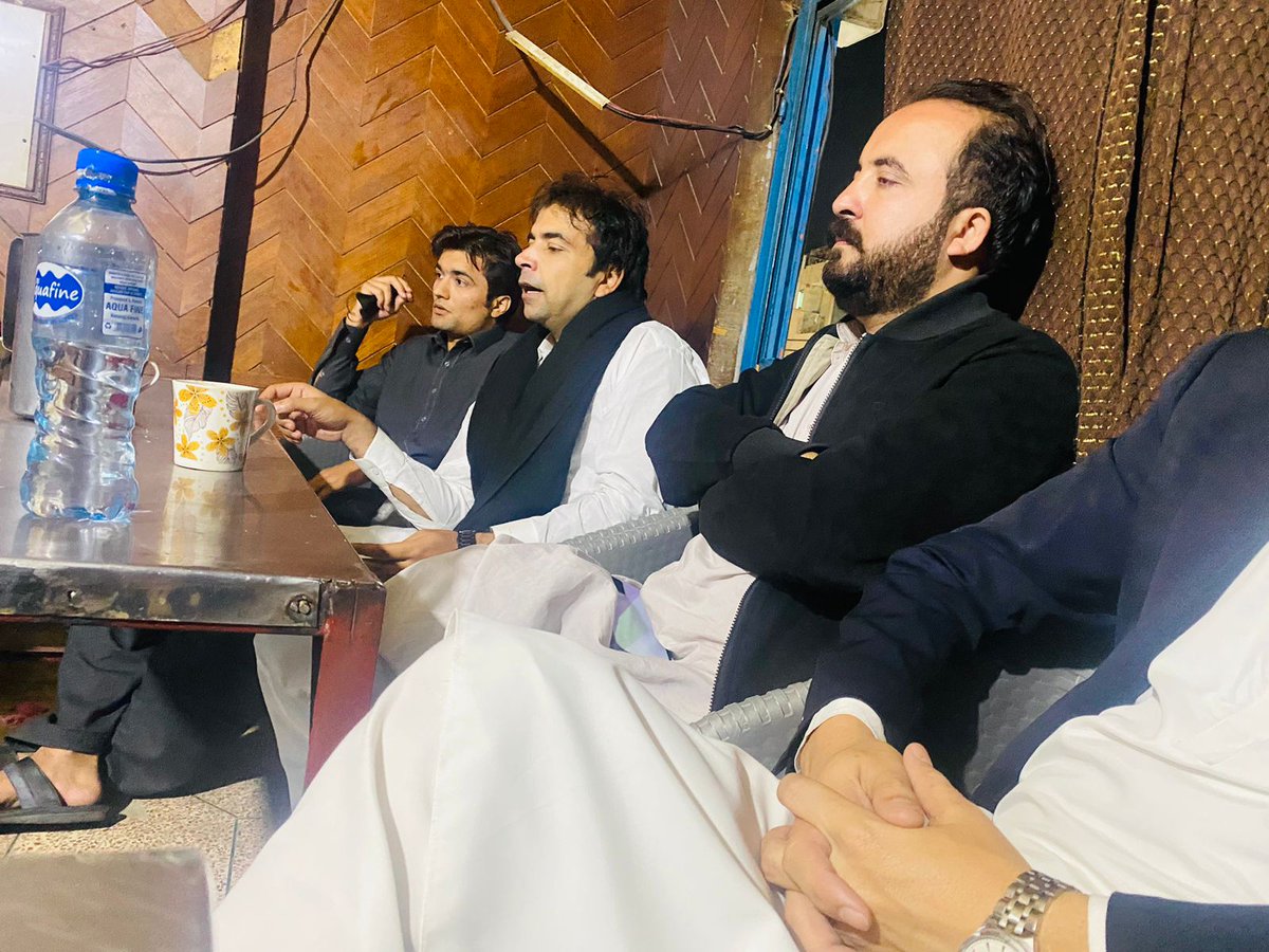 NaseemBinAziz's tweet photo. Exploring the Heart of Geopolitics at Anarkali's Khyber Tea Stall @RahimWazir5 delves into the Ongoing Tensions: Pakistan, Afghanistan, and the Refugee Dilemma.
#Study_Circle
#GCULahore
#Pashtun_Ravians
#GlobalInsight
#Pak_Afghan https://t.co/CzMINqlsYe